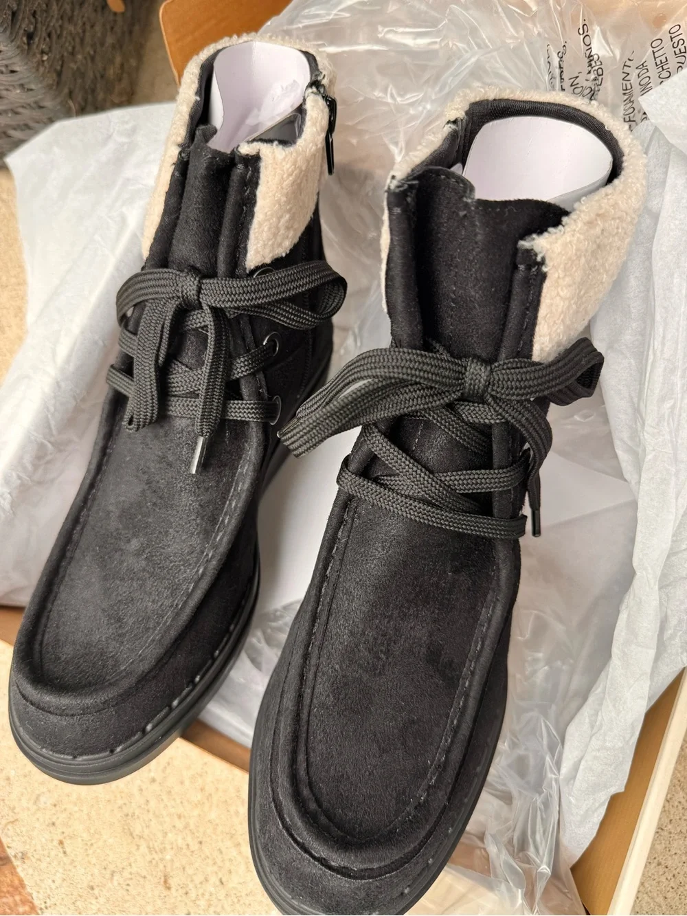 LIFESTRIDE ANKLE BOOTIES.   SIZE 7.  BRAND NEW!!!!  NOT WORN.